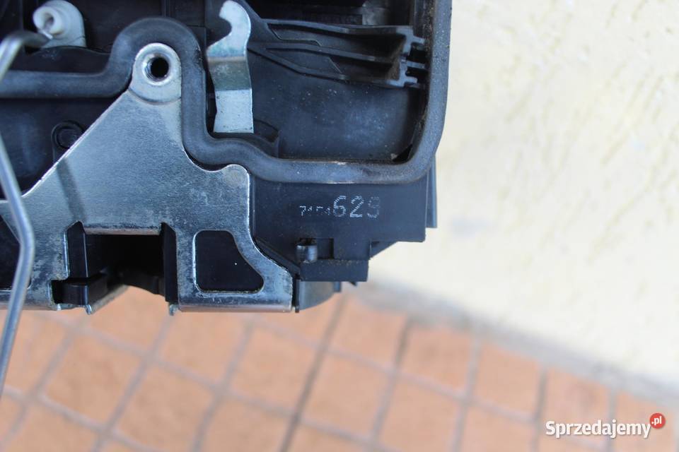 ZAMEK DRZWI LEWY TYŁ 5 PIN BMW E61 7154629