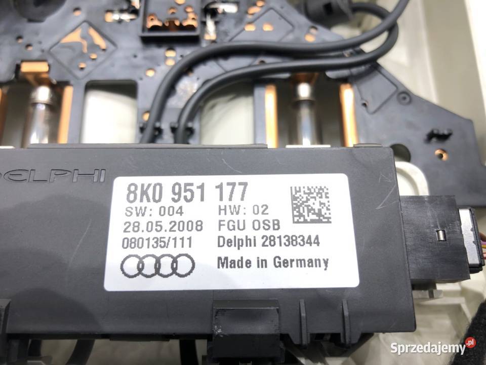 LAMPA SUFITOWA AUDI A4 B8 8T0947135B Kombi 0715