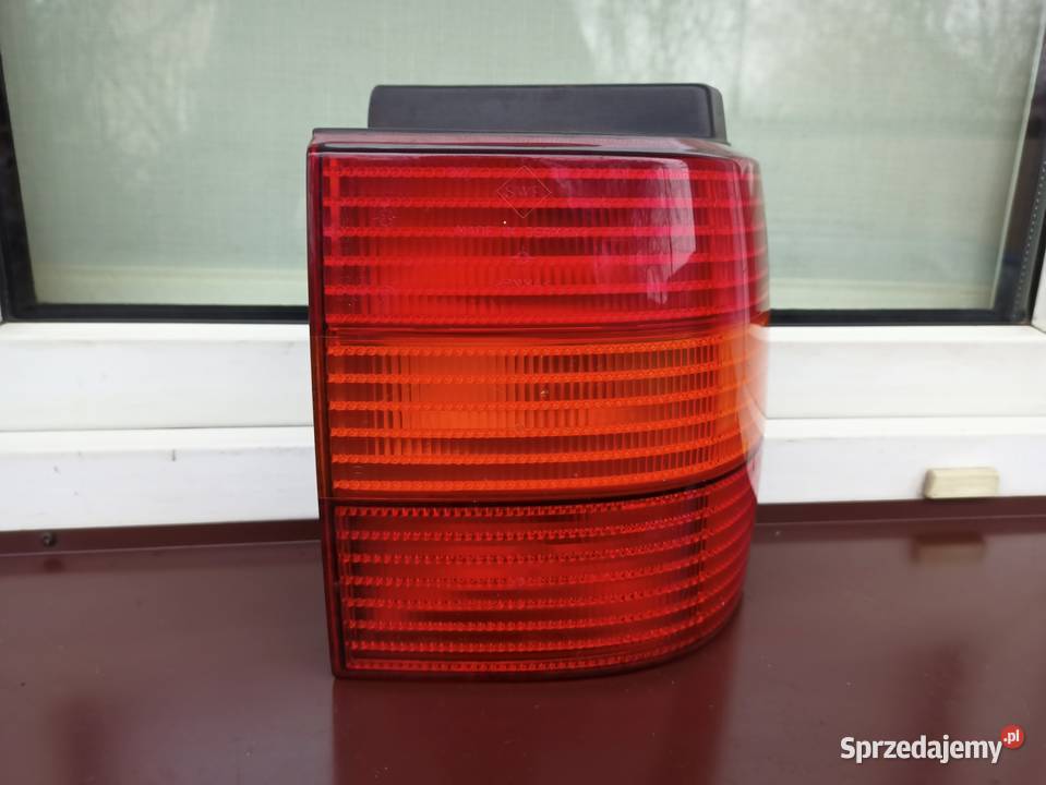 VW Passat B4 kombi Variant lampa tył tylna prawa Części Sieradz