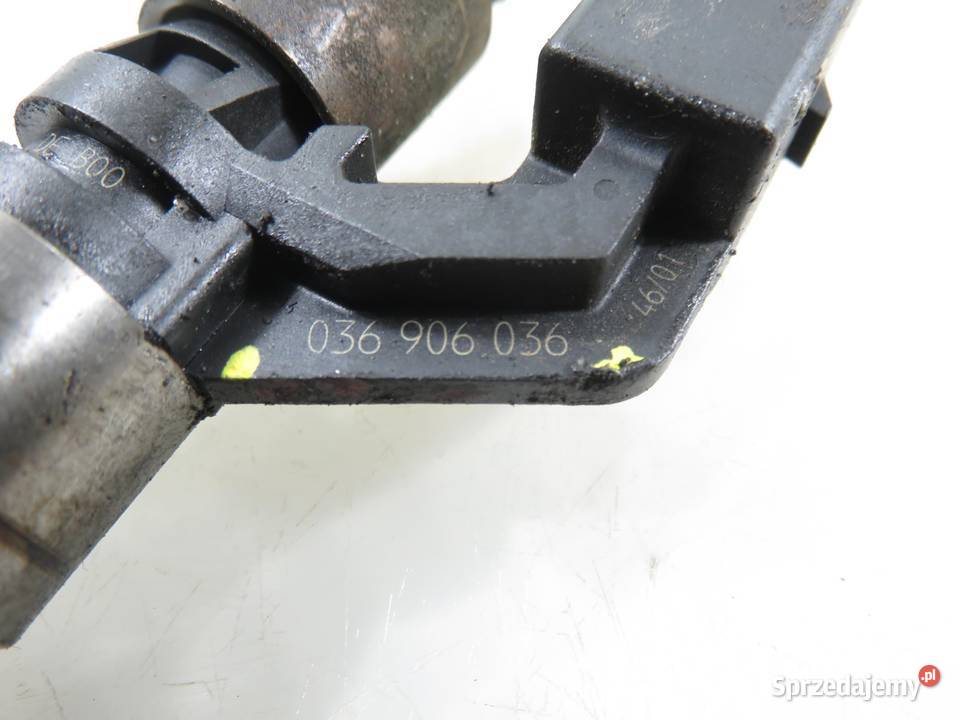 WTRYSKIWACZ VW GOLF IV 16 FSI 036906036