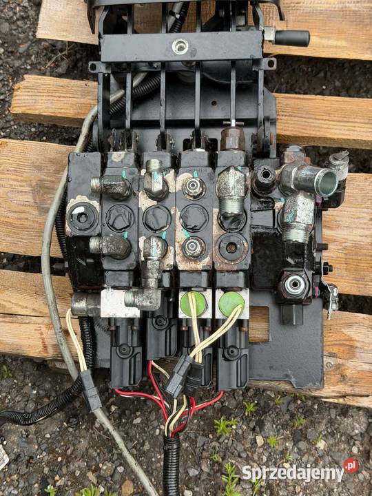 Rozdzielacz hydrauliczny czterosekcyjny hyster śląskie Antonie