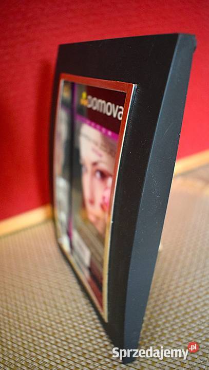 Eleganckie czarne ramki w srebrnych obwódkach