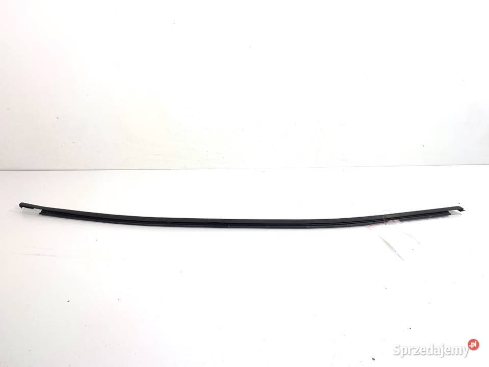 LISTWA ZGARNIAJĄCA PRZÓD PRAWY SKODA OCTAVIA III