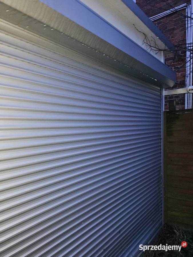 GOTOWY PUNKT HANDLOWO USŁUGOWY NAPRZECIWKO