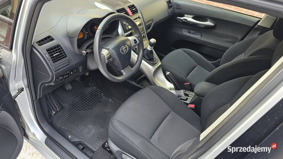 Toyota Auris 20D4D 126 2011 Lift Film Salon kupiony w polskim salonie Zarszyn
