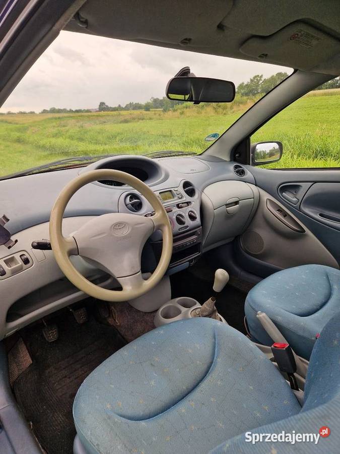 Toyota yaris 10 benzyna w super stanie długie Oświęcim