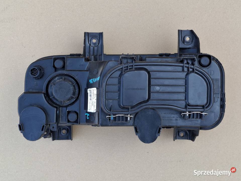 MERCEDES ATEGO REFLEKTOR PRAWY ORYGINALNY LAMPA Lampy przednie Bieleń