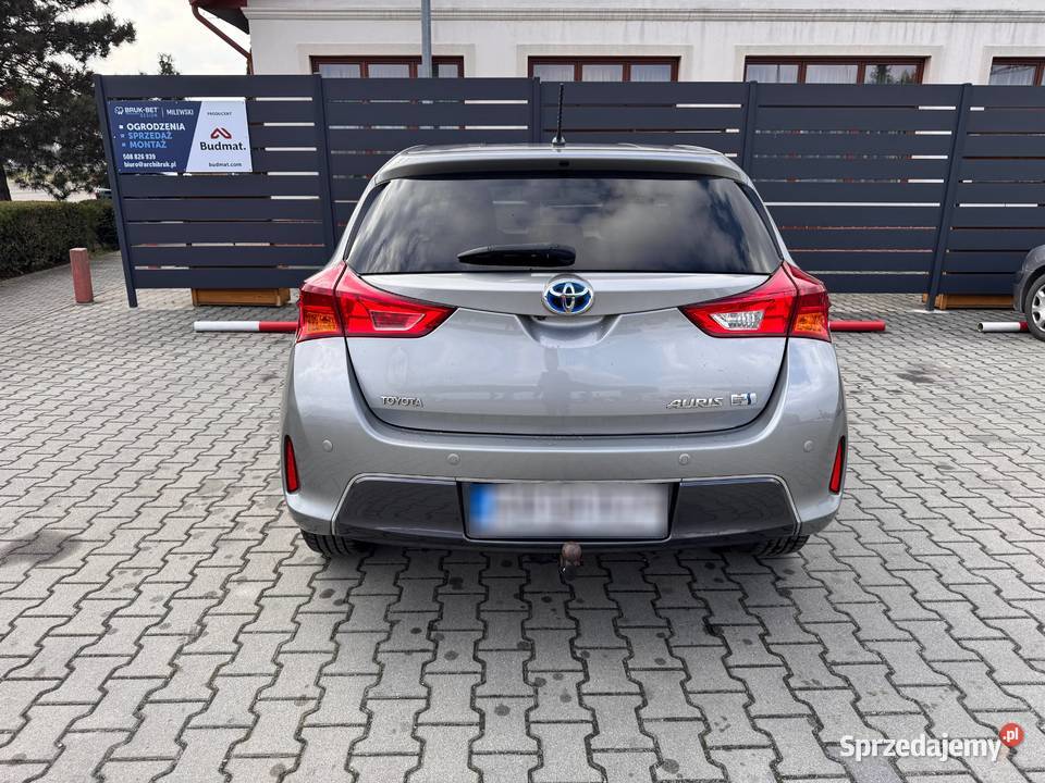 Toyota Auris 18 Hybryda Hak 99KM Kraków sprzedam