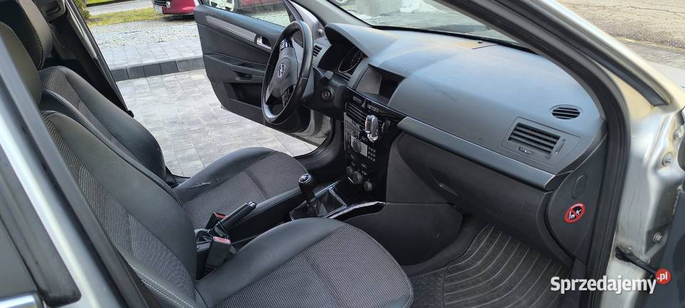 Opel Astra kombi 2009 nieuszkodzony