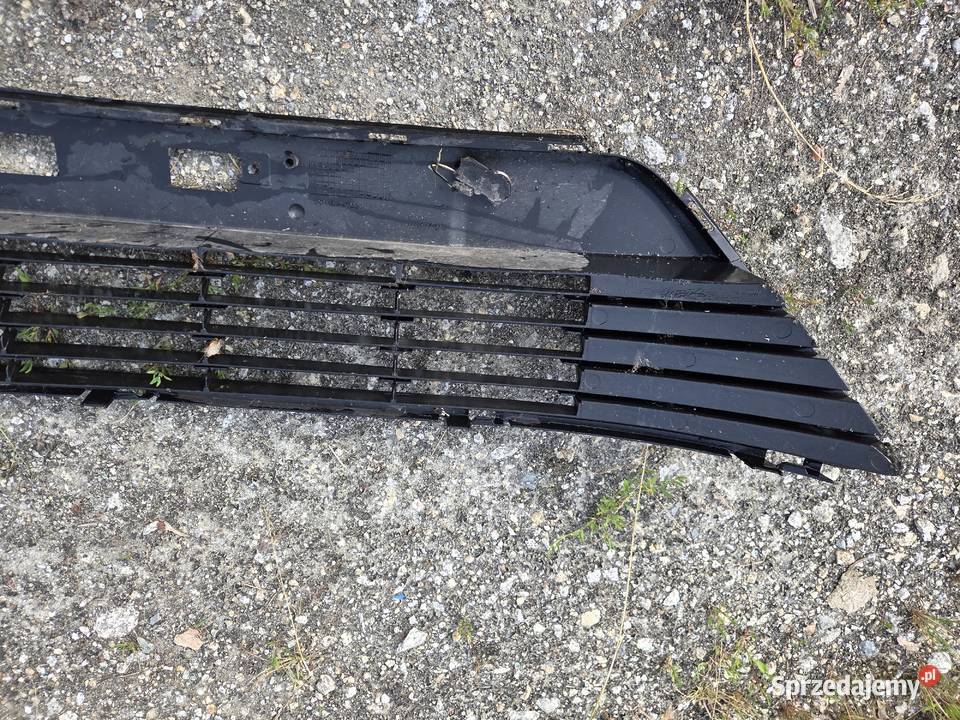 Toyota avensis 2012 2013 2015 kratka w zderzak