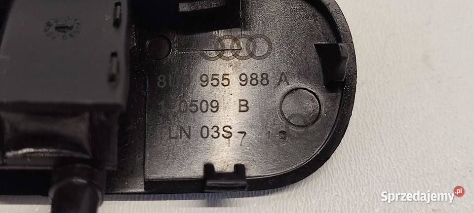 AUDI Q3 8U DYSZA SPRYSKIWACZA PRAWA 8U0955988A osobowe Spryskiwacze reflektorów dolnośląskie
