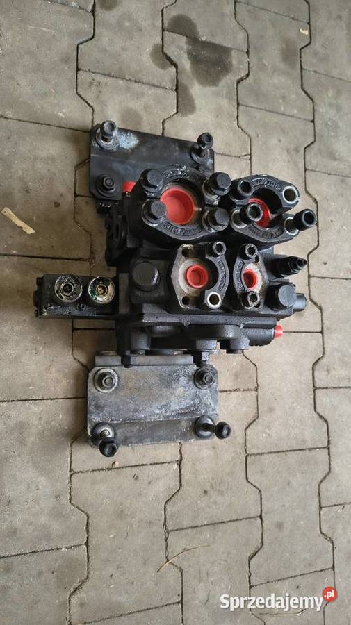 Rozdzielacz hydrauliczny VOLVO 110h 1424172 Części maszyn i innych pojazdów świętokrzyskie Staszów