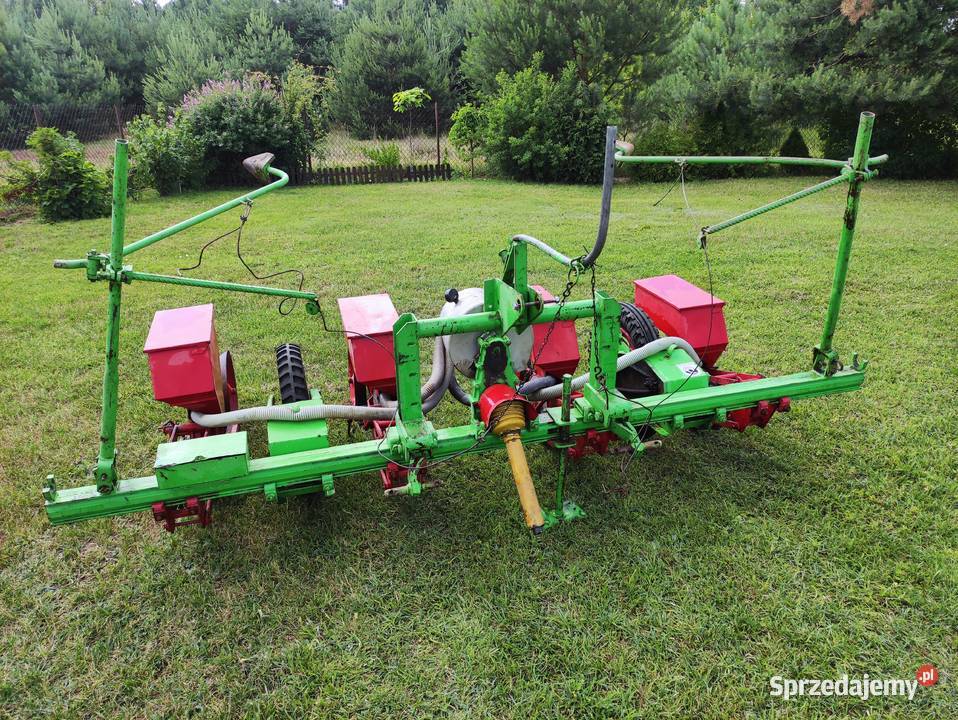 Siewnik pnęumatyczny do kukurydzy nieuszkodzony Starogród