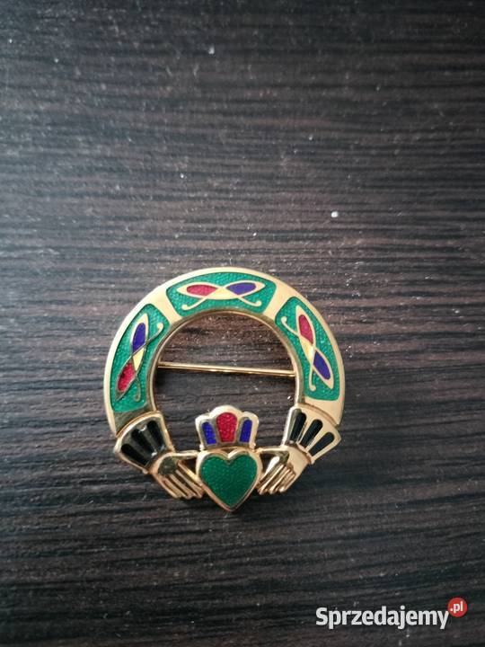 Śliczna broszka serce w dłoniach platerowana Choszczno