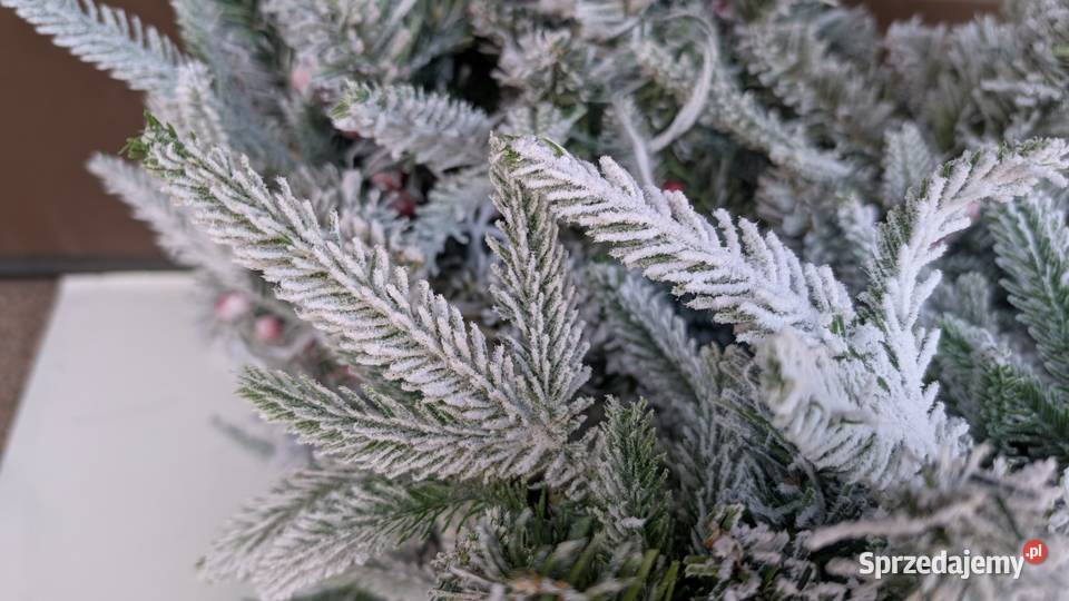 Choinka sztuczna DEWUR 210 ozdoby Jadowniki