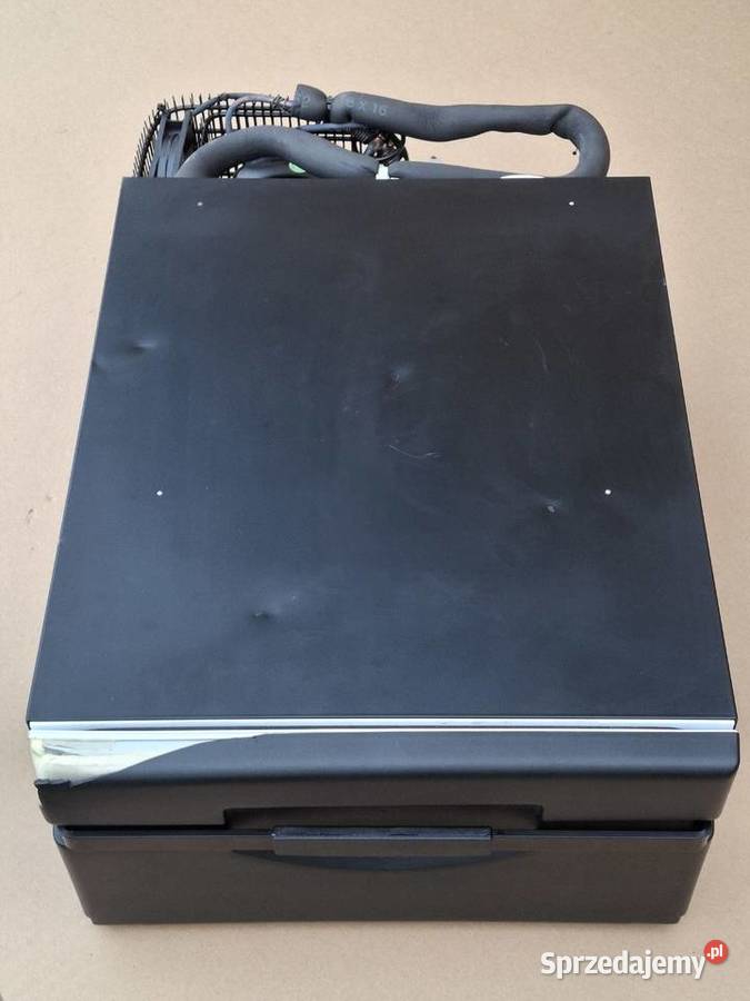 RENAULT MAGNUM DXI LODÓWKA NOWA 35 L ORYGINAŁ Bieleń