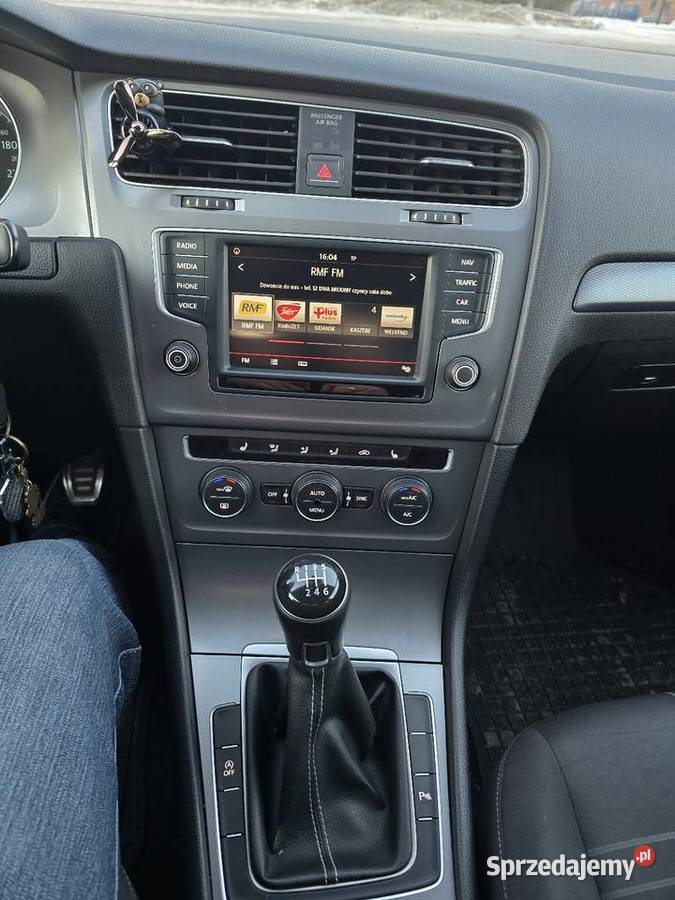 Piękny Volkswagen Golf VII 12TSI 110Euro6 światła przeciwmgielne Czarna Woda