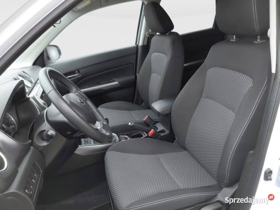 SUZUKI Vitara 2018r Salon dwa kpl opon FV23 Warszawa