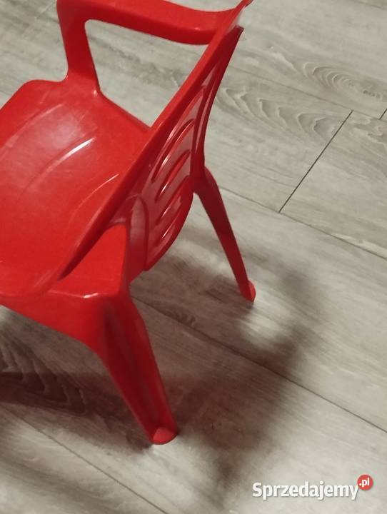 krzesełko czerwone małe dziecięce plastikowe