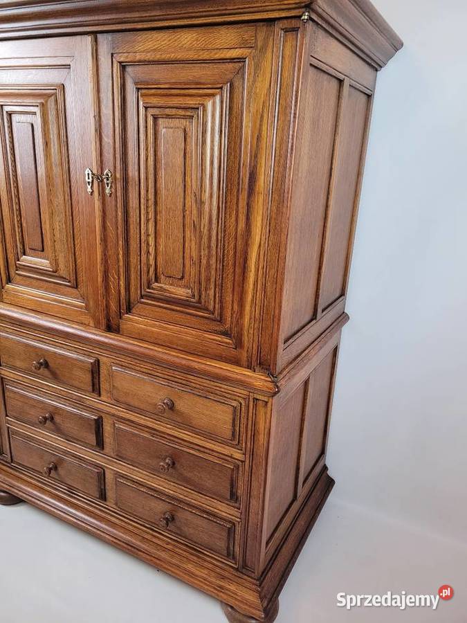 Wysoka komoda bieliżniarkaszuflady Białogard