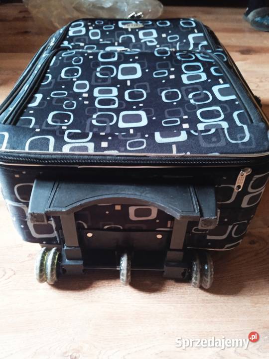 Walizka kabinowa na kółkach Kraków