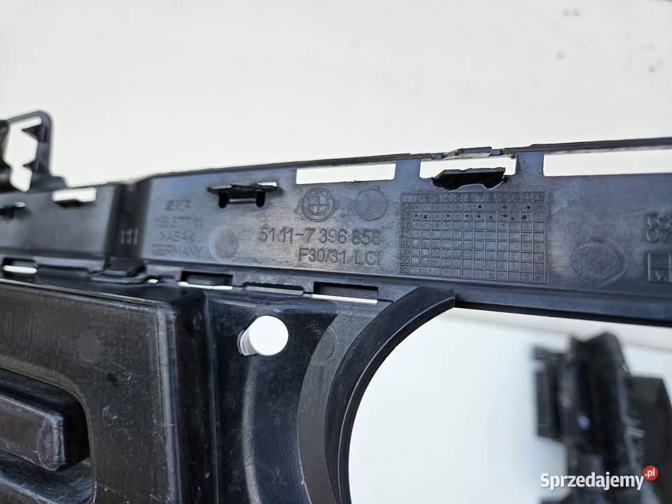 BMW 3 F30 F31 LIFT LCI KRATKA PRAWA ZDERZAKA Atrapy wielkopolskie