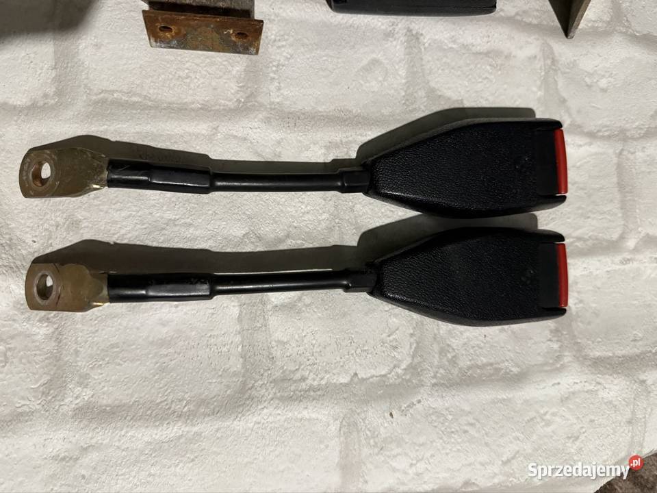 Wpinki pasów foteli BMW e24 Mszana