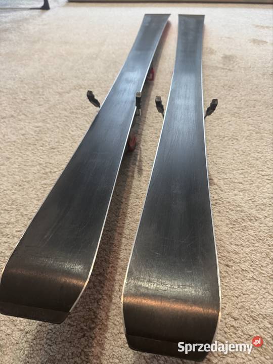 Komplet sprzętu narciarskiego dziecka Atomic Narty