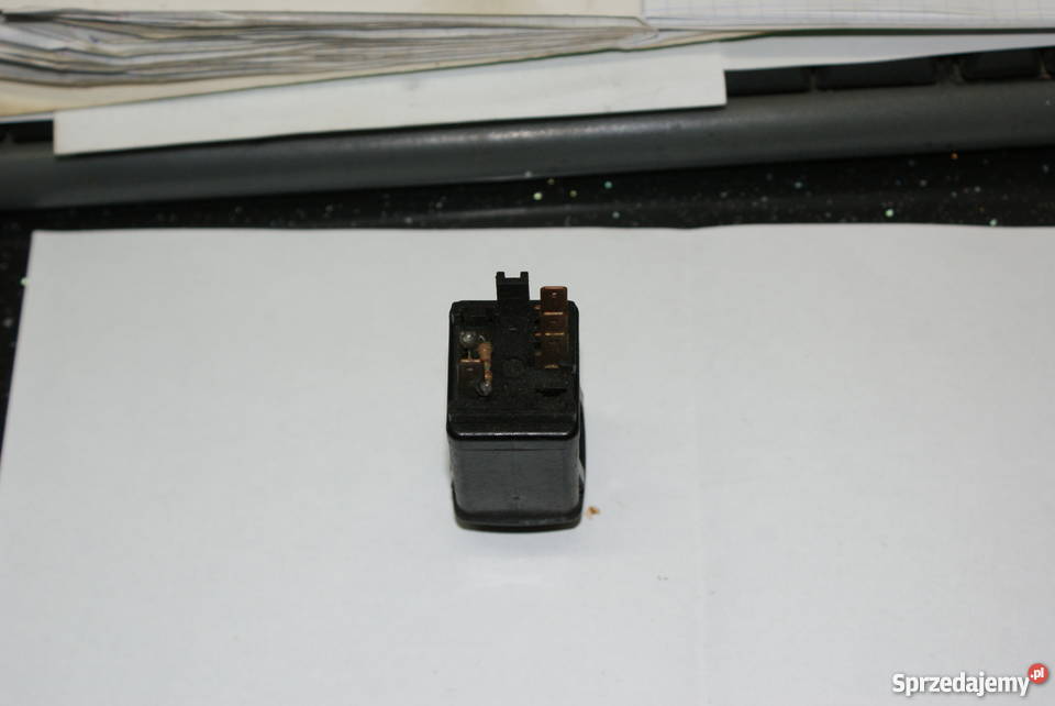 PRZEŁĄCZNIK ŚWIATEŁ PRZECIWMGŁOWYCH FORD SIERRA Białobrzegi