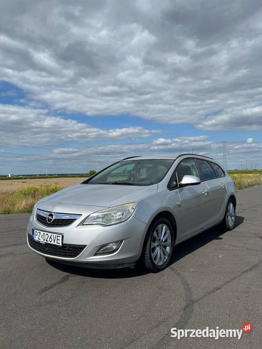 Opel Astra J 14 140 koni 150 Jahre BEZWYPADKOWY Zarejestrowany w Polsce