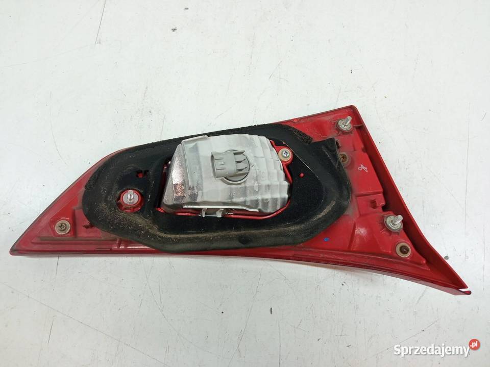 LAMPA TYŁ W KLAPĘ PRAWA KOMBI E18 Toyota Auris sprzedam