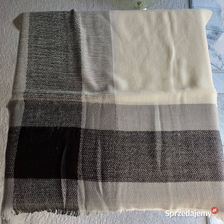 Szalik kremowo czarny 140x140 nowy Sieradz sprzedam