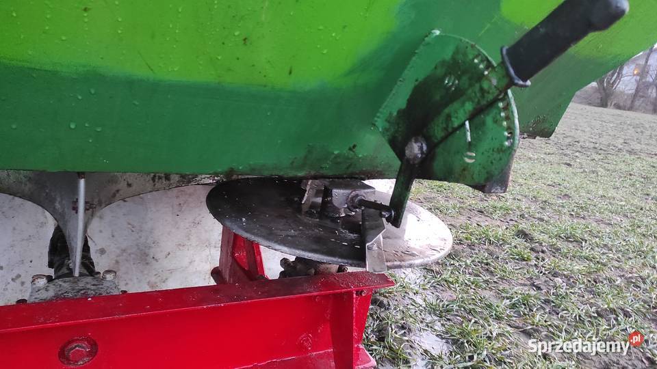 rozsiewacz nawozu Strumyk Tytan 600l