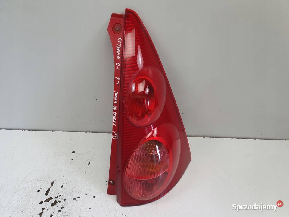 Citroen C1 0514r TYLNA TYLNIA LAMPA PRAWA PRAWY Janów
