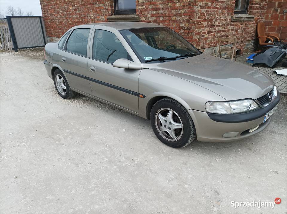Opel Vectra B 16 bg Sedan bez rdzy dwa komplety Krzepice sprzedam