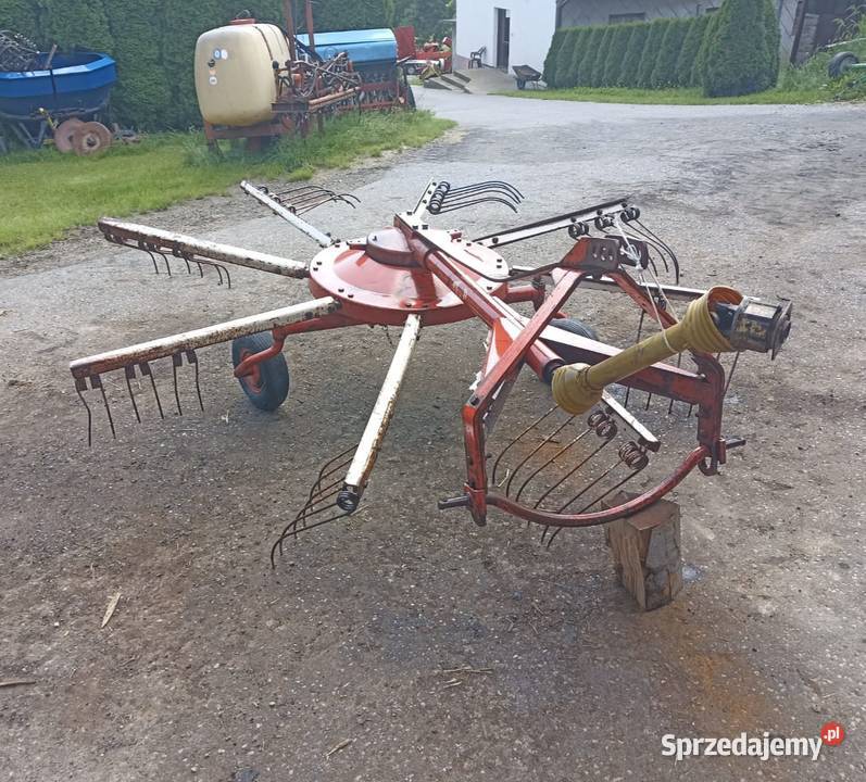 Zgrabiarka karuzelowa DeutzFahr Pisarzowa