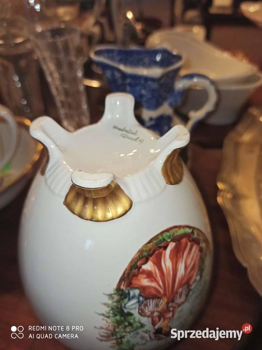 Wazon ze scenkami dworskimi w dwóch medalionach Gdańsk