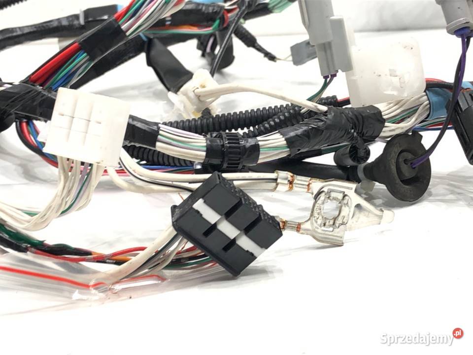 WIĄZKA KLAPY TOYOTA RAV 4 IV 8218442611 25 155 osobowe Klapy bagażnika