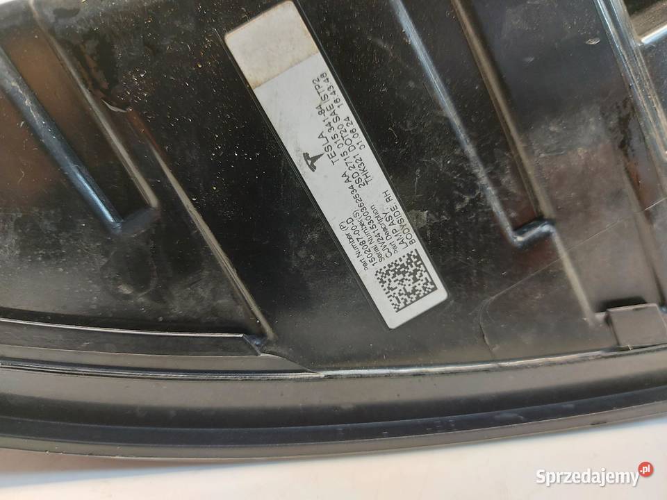 TESLA MODEL Y 2024r LAMPA PRAWA TYŁ TYLNA osobowe Lampy tylne