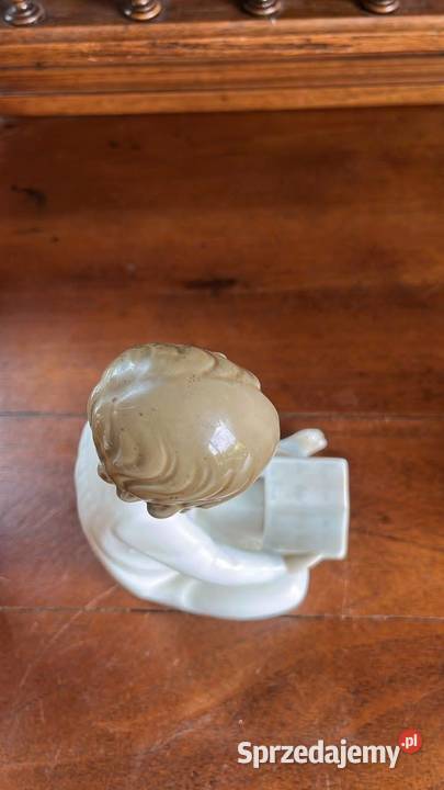 Chłopiec czytający książkę Zaphir Lladro pomorskie Gdańsk