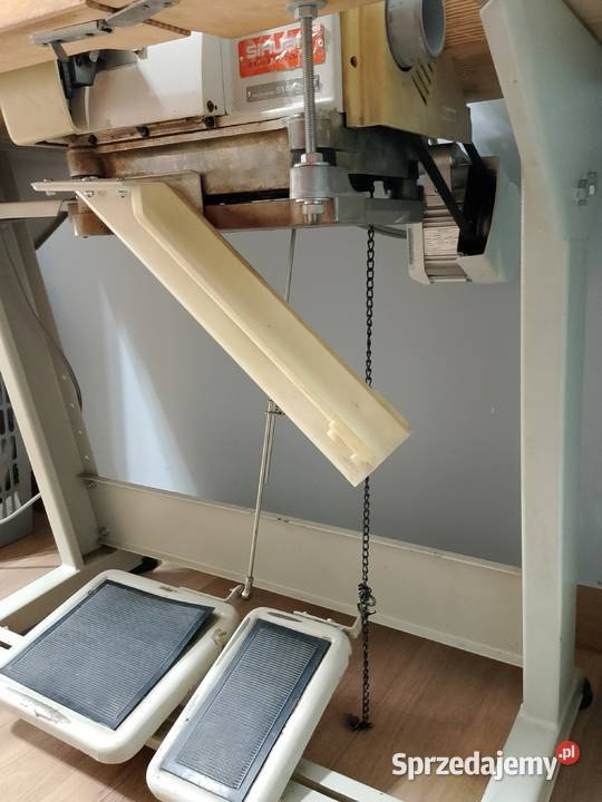 OVERLOCK SIRUBA 747 K ze stołem sprawny bez Produkcja Zgierz