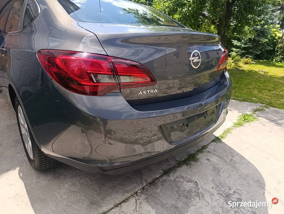 Zderzak tył Sedan Astra J Lift