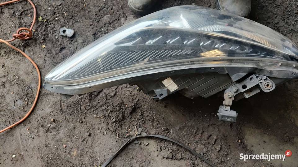 Reflektor lampa lewa przód przednia Hyundai i40