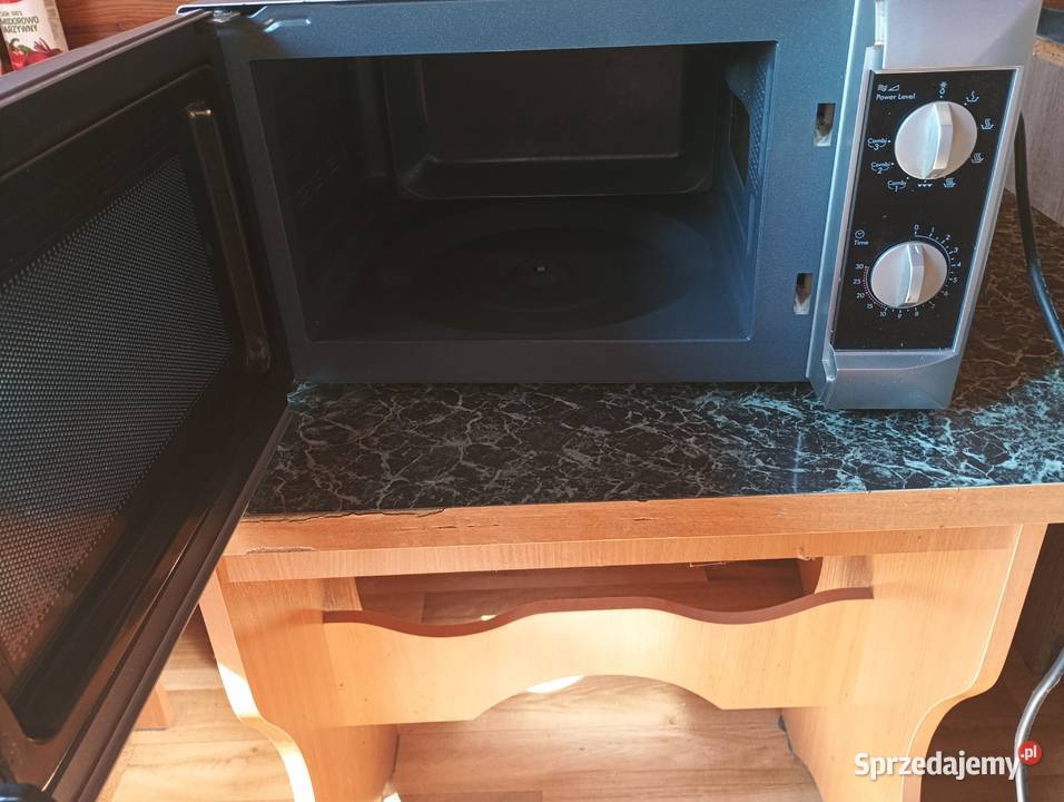 Mikrofala DeLonghi Zator