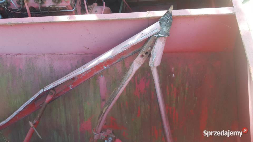 Massey Ferguson 187 kombajn uszkodzony