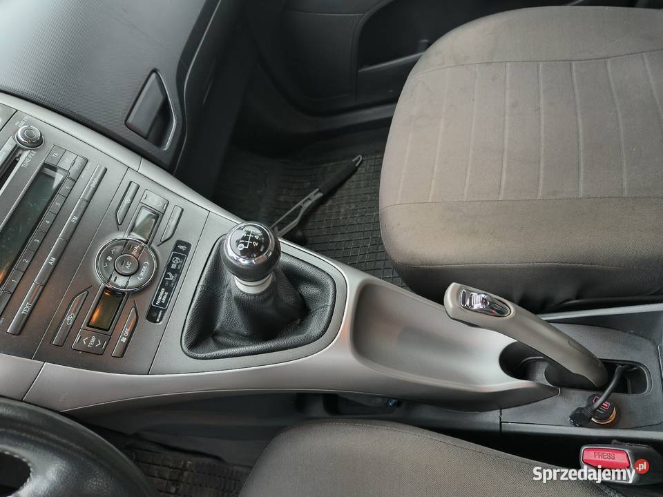 Toyota Auris 20 D4D klima hak czujniki manualna Poznań