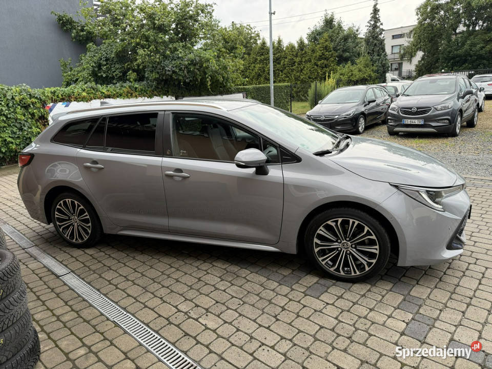 Toyota Corolla 20 Hybrid Team D E21 2019 Orzech