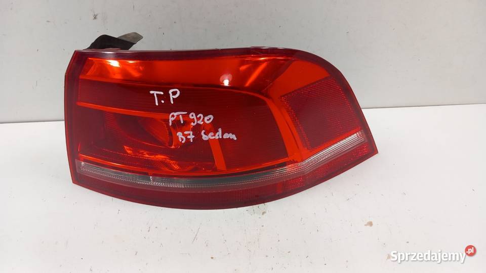 VW PASSAT B7 SEDAN LAMPA TYŁ PRAWA osobowe Zbierkowo