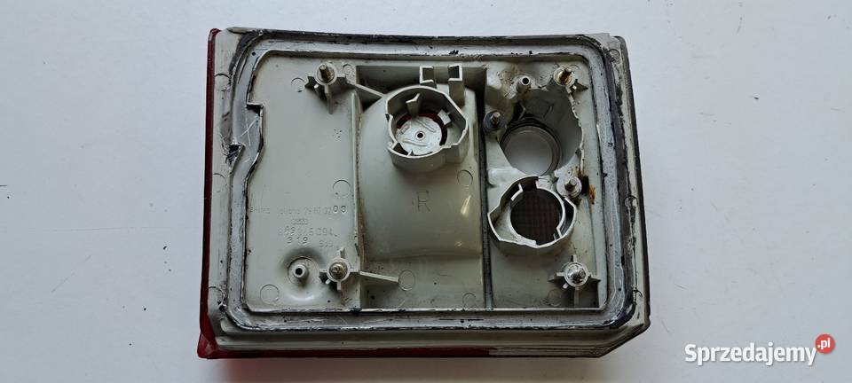 Lampa tylna wewnętrzna prawa 8A9945094 Audi 80
