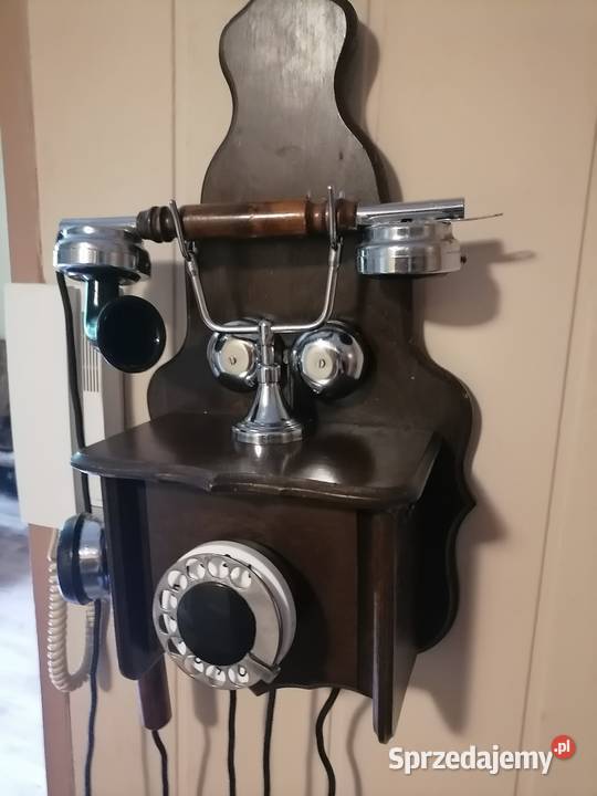 Polski telefon naścienny z czasów PRLu Kraków